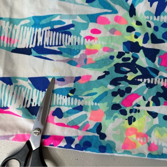 Lilly Pulitzer Colorful Drawstring Cloth Bag - Picture 4 of 8